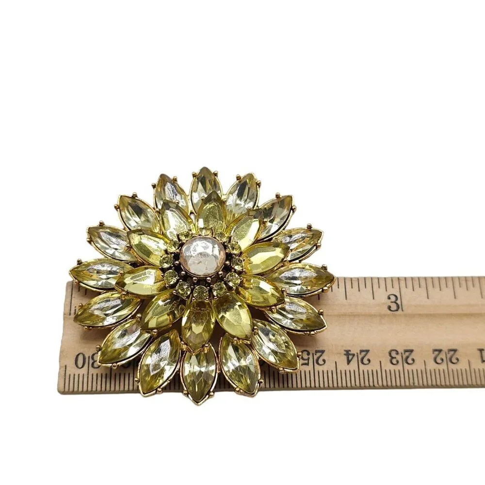 Light Yellow Rhinestones Crystal Flower Brooch Pin Gold Tone Vintage